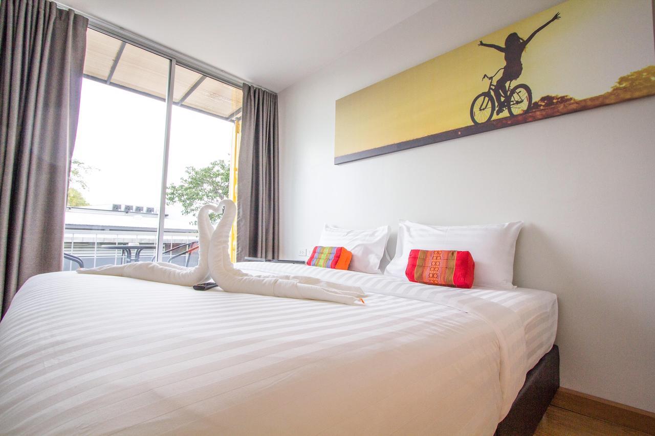 Ducati Bike Box Hotel Бурірам Екстер'єр фото