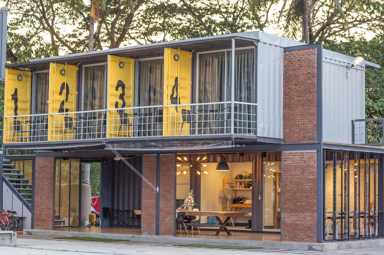 Ducati Bike Box Hotel Бурірам Екстер'єр фото